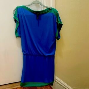 Laundry by Shelli Segal gorgeous Size 0 mini dress with cold shoulders.